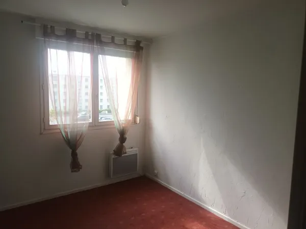 Chambre de 9m2 à louer sur Saint-Priest
