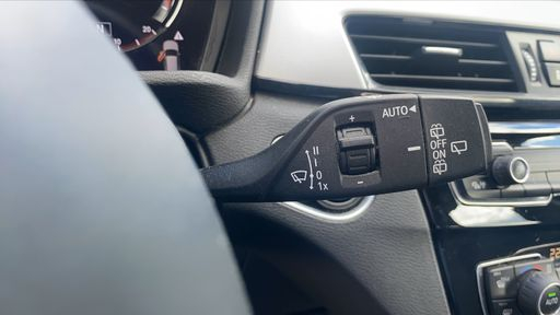 BMW X1 sDrive 18i 140 - Business Design – 2019 – 97629 km – Essence – Boîte Manuelle — photo 17