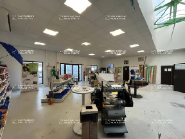 Local d'activité 852 m²