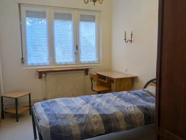 Chambre meublée