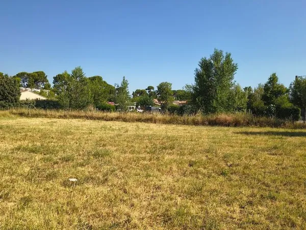 Terrain à bâtir de 744 m² à CAROMB (84)