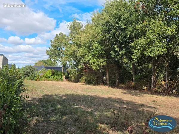 Terrain 700 m² FEREL