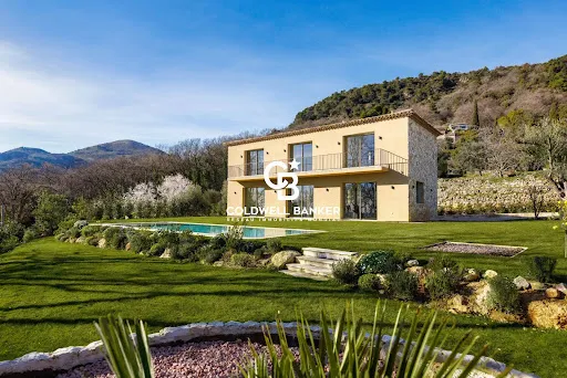 Propriété 5 pièces 180 m²
