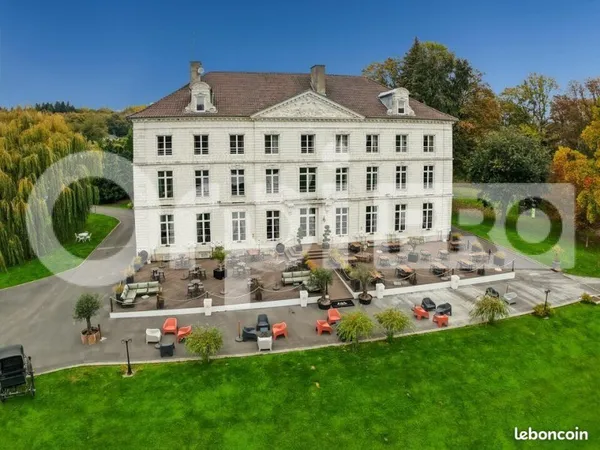 Bâtiment 1 612 m²