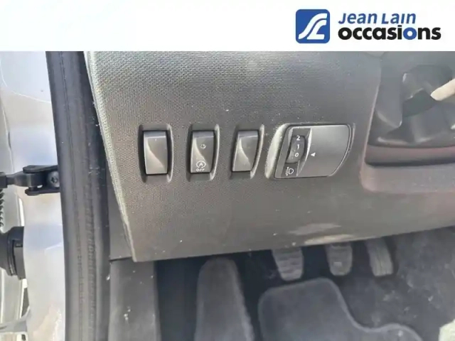 Renault Twingo iii 0.9 tce 90 energy e6c — photo 40