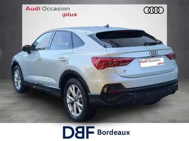 Audi Q3 35 tfsi 150 ch s tronic 7 s line — photo 3