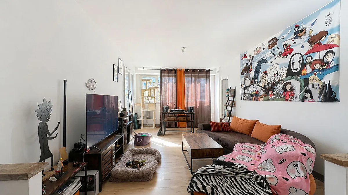 Photo 1