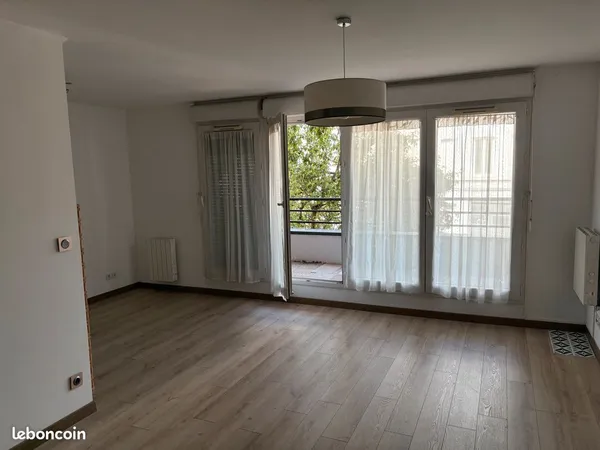 Appartement Lille 33m2 avec Balcon et Garage