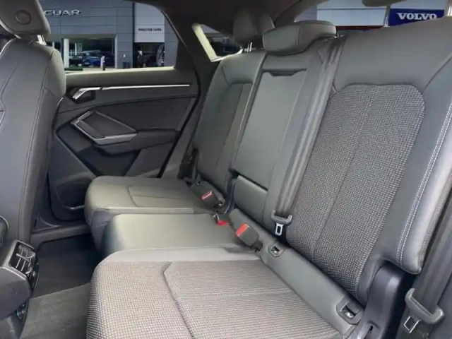 Audi Q3 sportback 35 tfsi 150ch s line s tronic 7 — photo 9