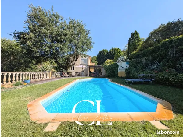 Maison 6 pièces 219 m²