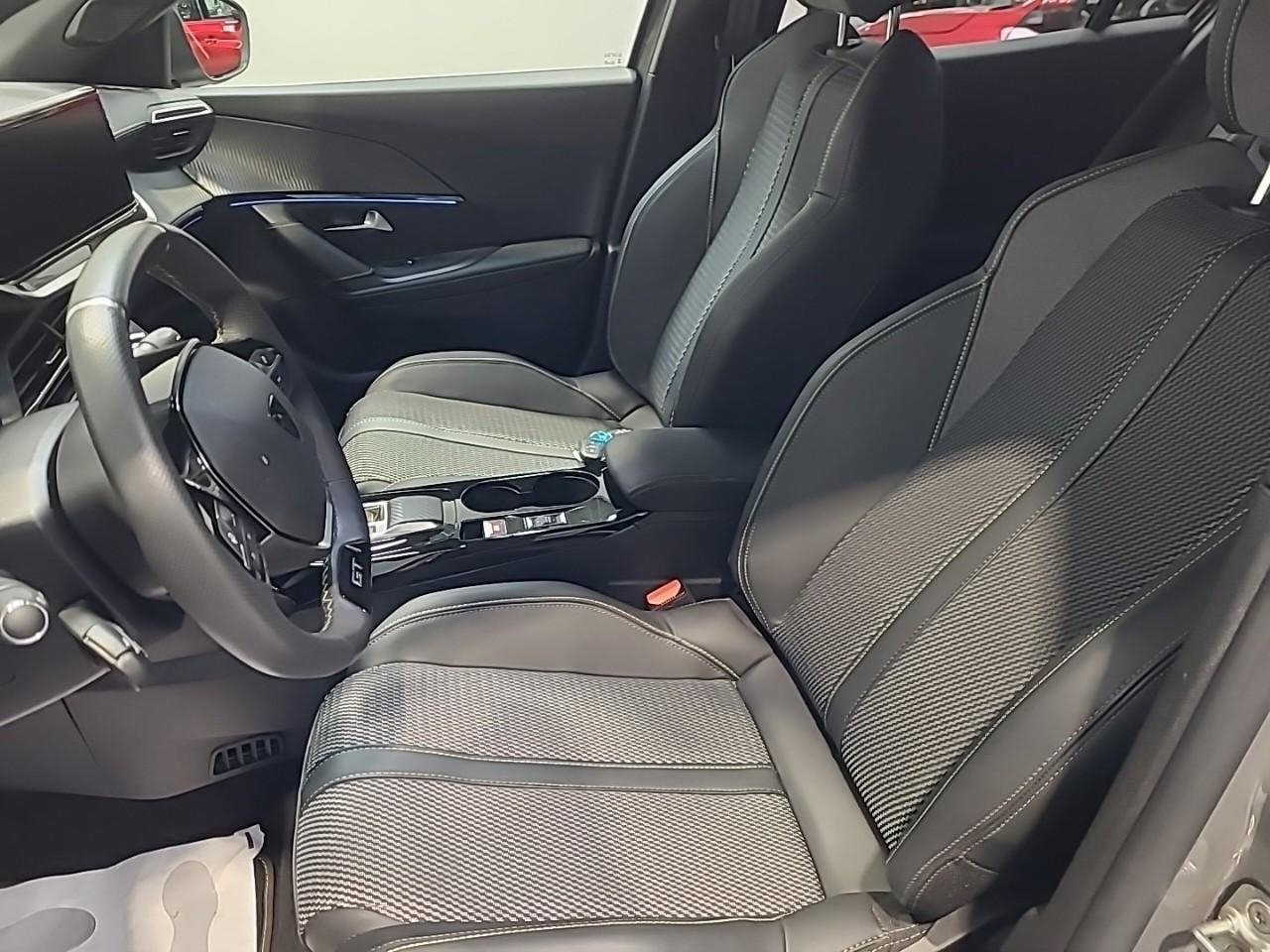 Peugeot 2008 electrique 54 kwh 156 ch gt — photo 10