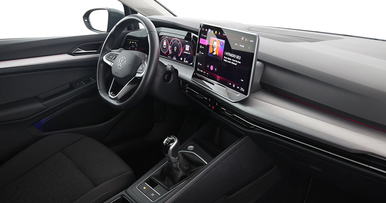 Volkswagen Golf 8 — photo 18