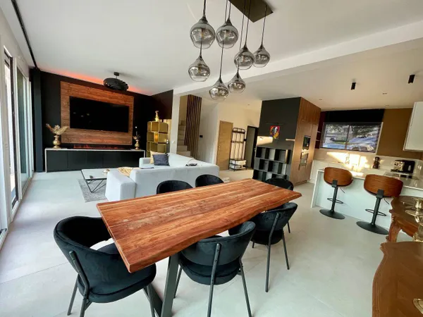Villa 8 pièces 205 m²