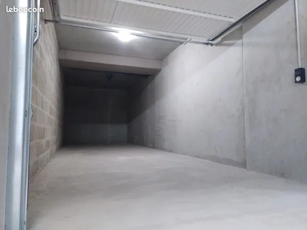 25m2 avec électricité, très grand garage double / box stockage dans résidence neuve sécurisée
