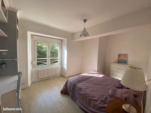 Chambre chez l'habitant, salle de bain commune à 2 chambres louées