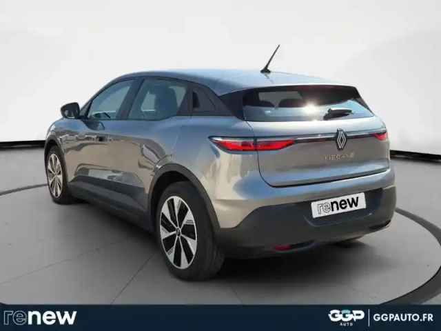Renault Megane e-tech electric ev60 130ch evolution er optimum charge — photo 3