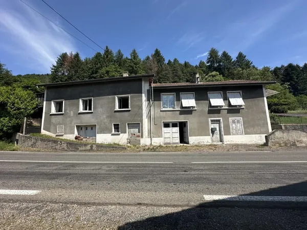 Maison individuelle à rénover, grand terrain et garage indép