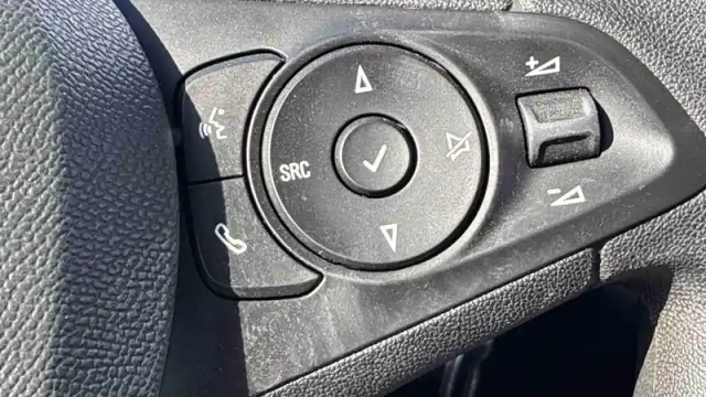 Opel Corsa 1.2 turbo 100 ch bvm6 — photo 19