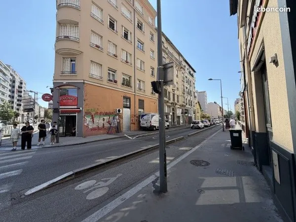 Commerce santé 144 m²