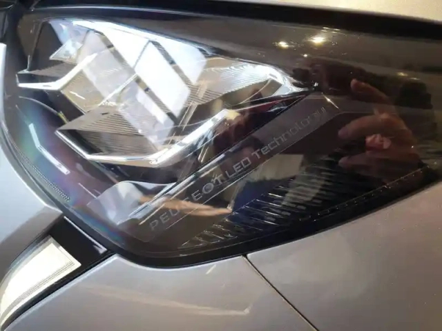 Peugeot 208 electrique 50 kwh 136ch — photo 10