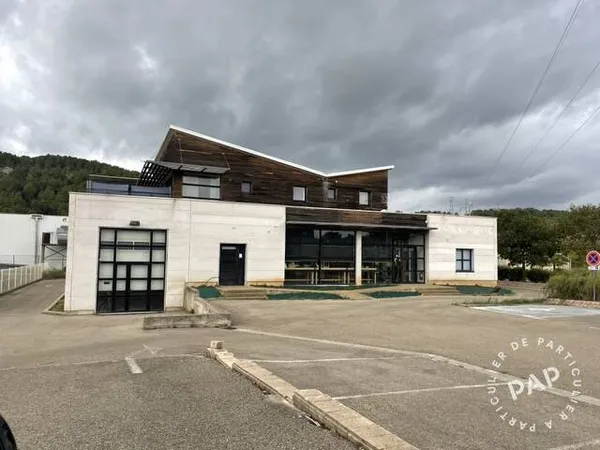 Local commercial 900 m²