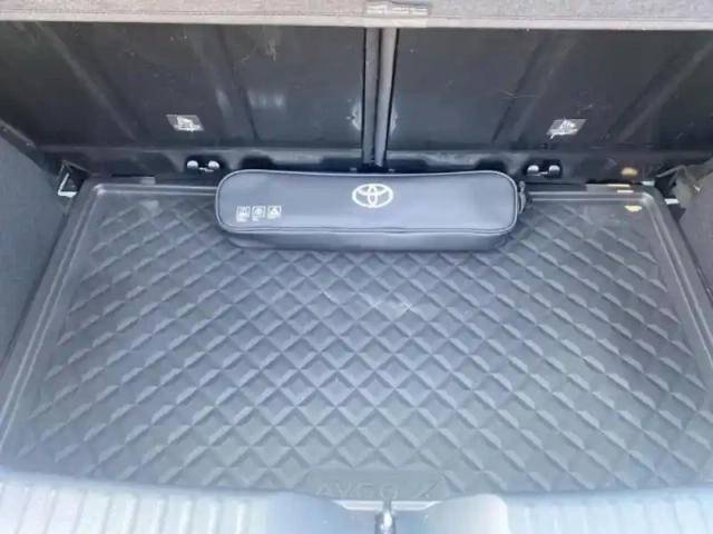 Toyota Aygo x 1.0 vvt-i 72ch dynamic s-cvt my23 — photo 12