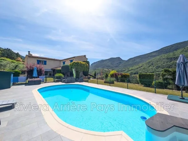 Maison 5 pièces 180 m²