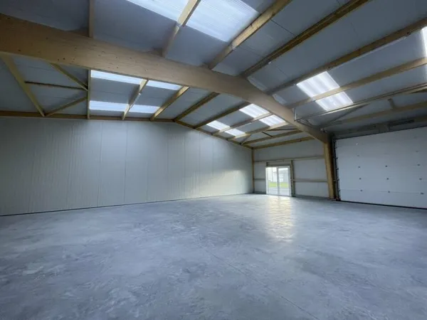 Local industriel 360 m²