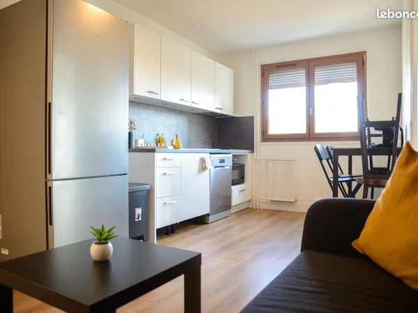Chambre en colocation dans appartement - 92m² - Vaulx-en-Velin Village