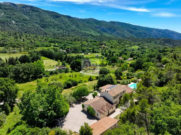 Vends propriété