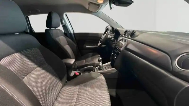 Suzuki Vitara 1.4 boosterjet hybrid — photo 20