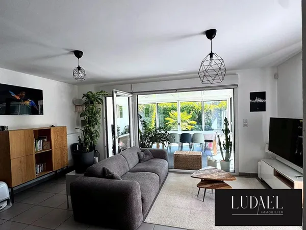 Vends maison - 100 m² - 5 pièces, 3 chambres - Mions 69780