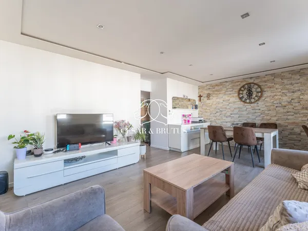 APPARTEMENT T4 DECINES BERTHAUDIERE