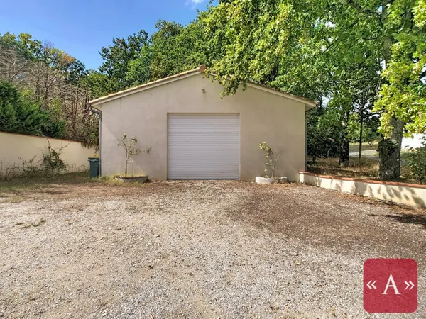 Parking/Garage/Box 100 m²