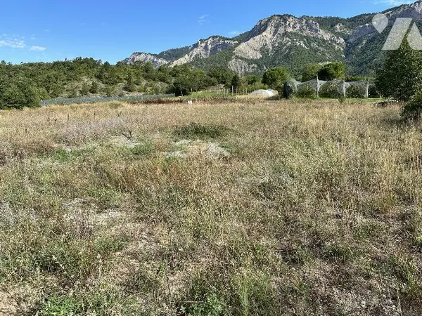 Terrain 790 m²