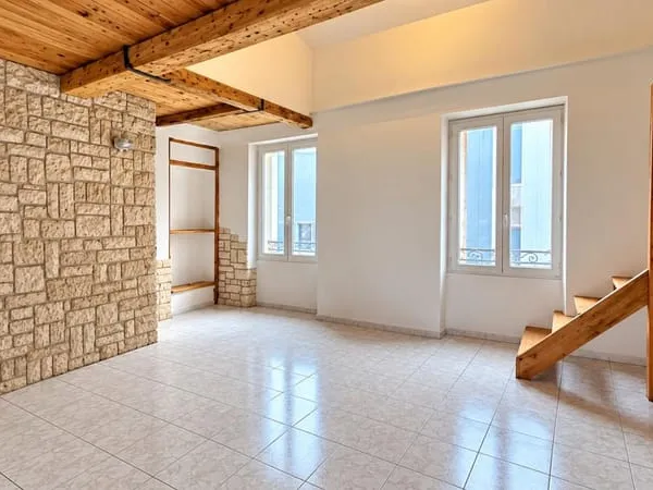ALÈS -T3 DUPLEX AVEC TERRASSE -590 + 20 DE CHARGES