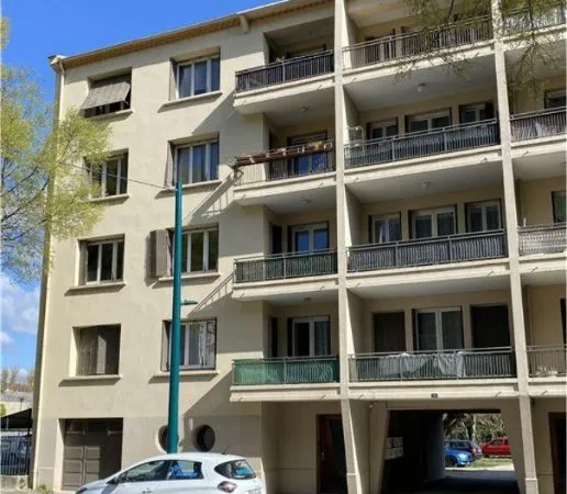 Appartement T4 de 79 m² avec garage, parking, cave et balcon - Centre de Tournon-sur-Rhône