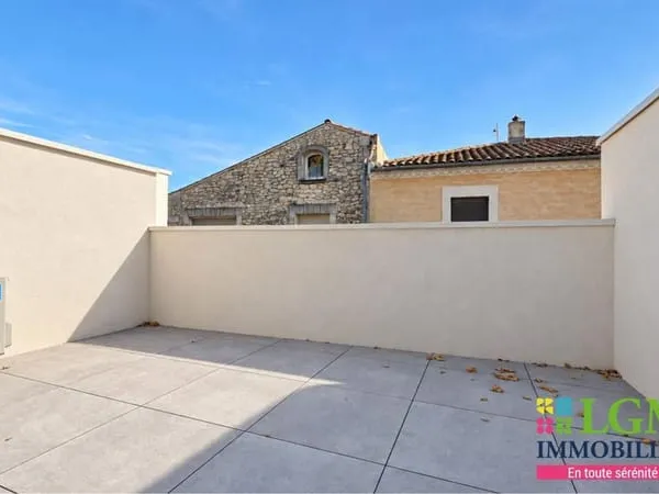 A VENDRE Vergèze, appartement T3 rénové avec terrasse et beaux volumes !