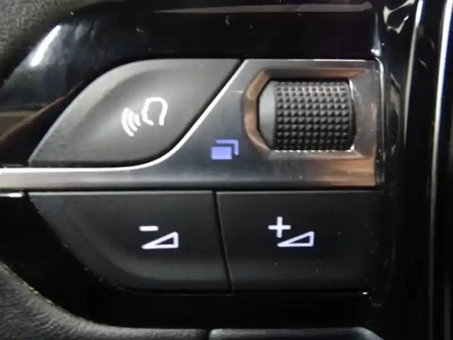Peugeot 2008 1.2 puretech 130ch s&amp;s style eat8 — photo 12