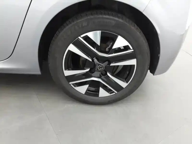 Peugeot 208 hybrid 110 e-dcs6 — photo 35