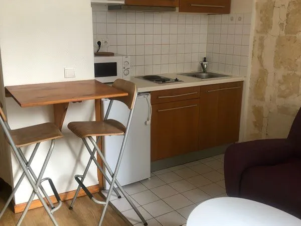 Beau studio meublé