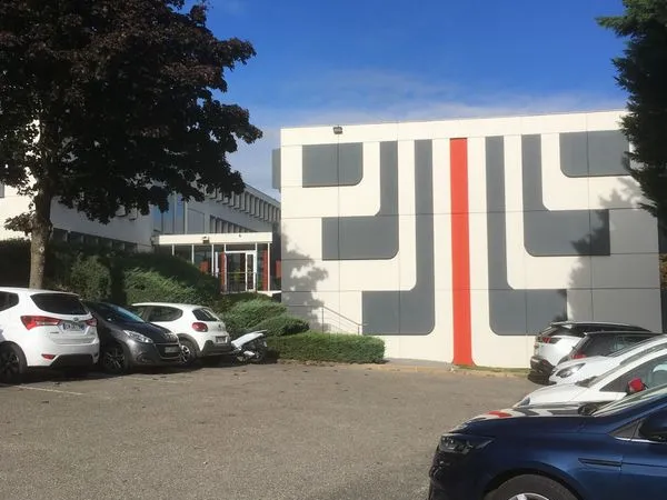 A louer ECULLY très beaux bureaux de 13 et de 20 m² CLIMATISES