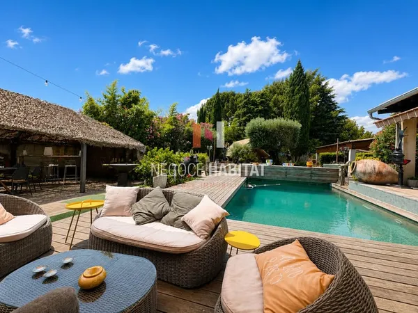 VILLA 316 M2 HAB. / TERRAIN 1831 M2 - PISCINE - GARAGE
