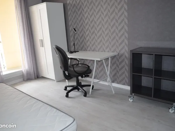 Chambre meublée pour ETUDIANTE ou SALARIEE