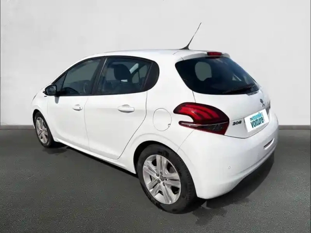 Peugeot 208 puretech 82ch s&amp;s bvm5 — photo 7