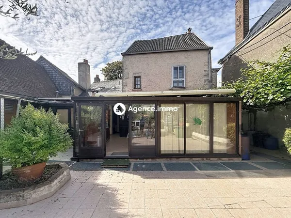 Maison 10 pièces Neuvy-le-Roi