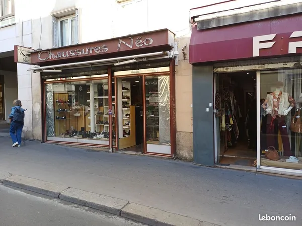 Opportunité Rare - Paris 12e | Rue de Charenton (Secteur Premium) Vente de Murs Commerciaux Libres
