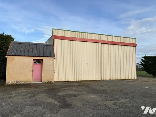 Local d’activité et entrepôt Vente Soulgé-sur-Ouette  245m² 166400€