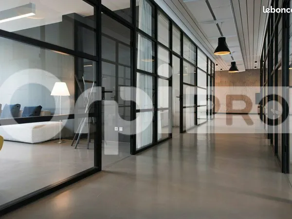 Bureau 220 m²