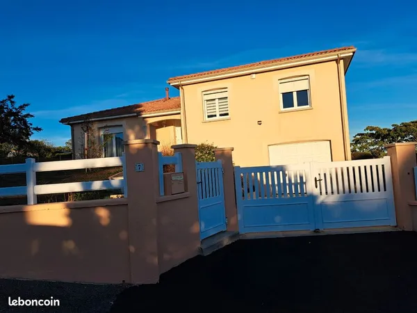 Maison sur demi sous-sol